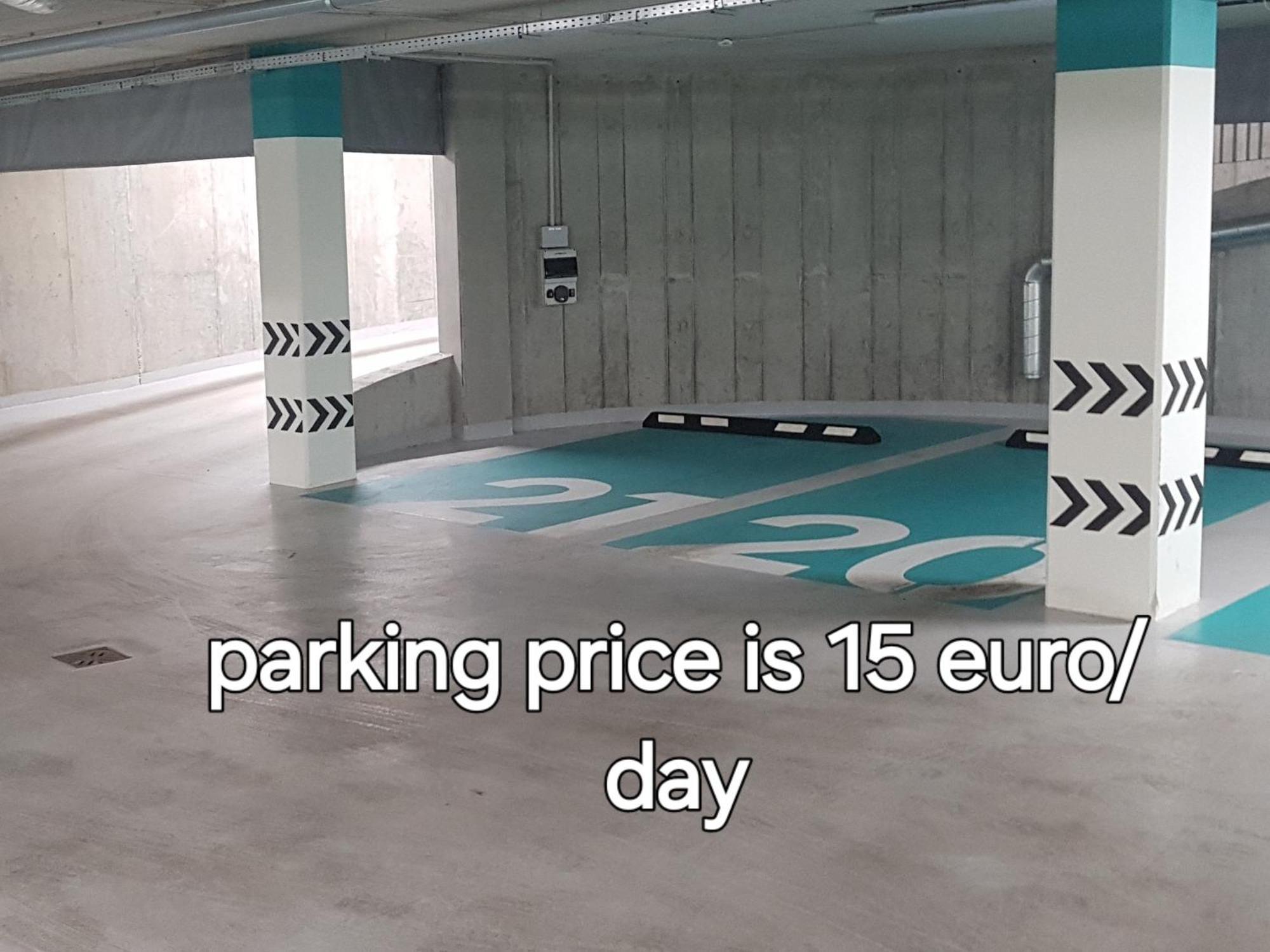 Happy Inn Gold Studio, Self Check-In, Parking In The Underground Garage VNO Extérieur photo