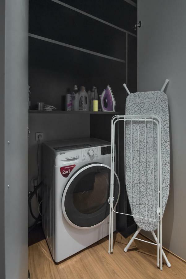 Happy Inn Gold Studio, Self Check-In, Parking In The Underground Garage VNO Extérieur photo